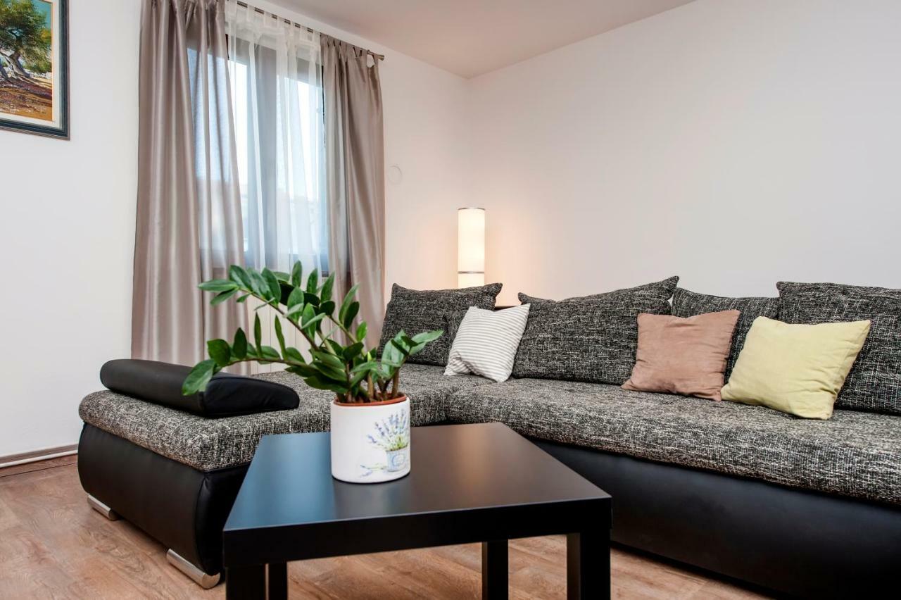 Apartment Nika 罗维尼 外观 照片